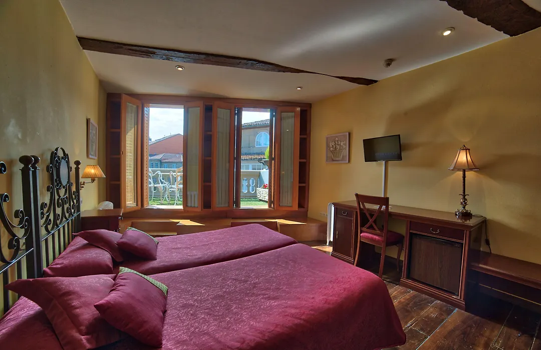 Hostal Santo Grial-1